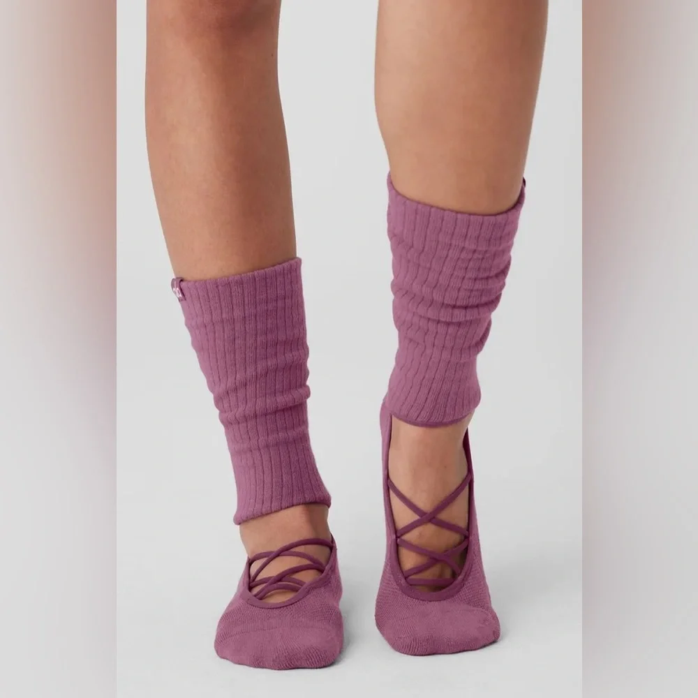 ALO YOGA | ✨NEW✨ Women's Strappy Siren Grip Sock in Soft Mulberry